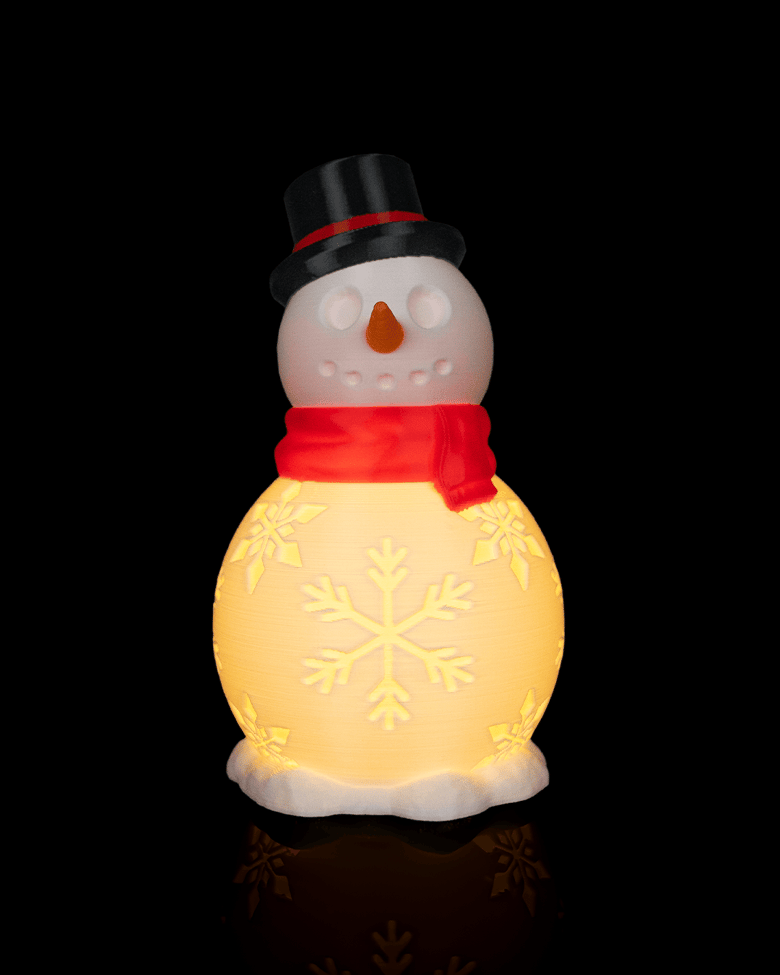 Boneco de neve branco com cartola preta e cachecol vermelho, aceso por dentro